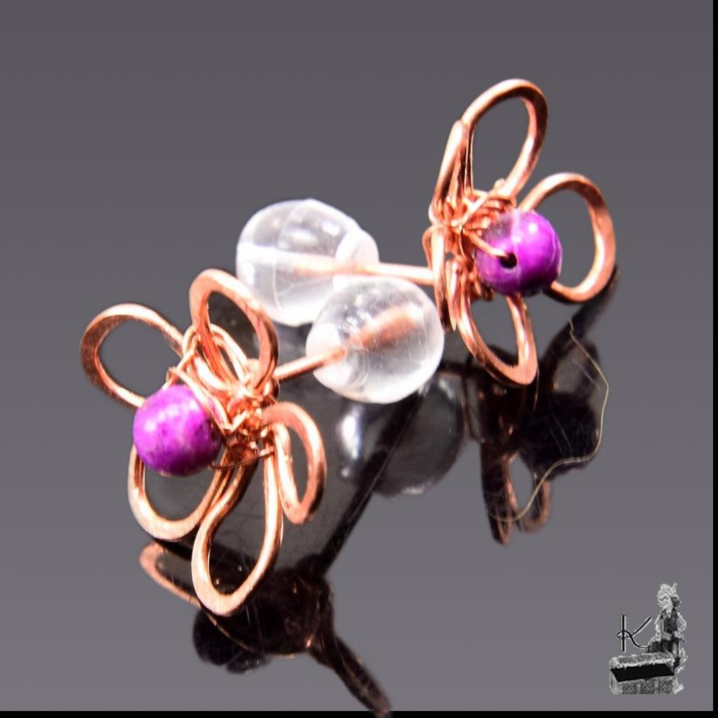 Boucles d’oreille tiges Rajen – cuivre naturel et sugilite – Image 4