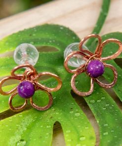 Boucles d’oreille tiges Rajen – cuivre naturel et sugilite – Image 5