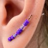 Boucle d'oreille grimpante ear cuff artisanale Elian en cuivre naturel et perles rocailles en verre de la boutique Le Trésor des Korriganes.