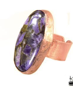 Bague ajustable Murasaki en cuivre naturel et cabochon de charoite spiny copper, pièce unique faite main par Le Trésor des Korriganes.