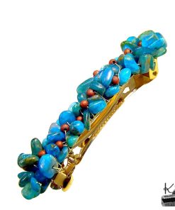 Barrette de cheveux artisanale Ondine ornée de perles rocailles en opale bleue naturelle, fabriquée à la main par Le Trésor des Korriganes.