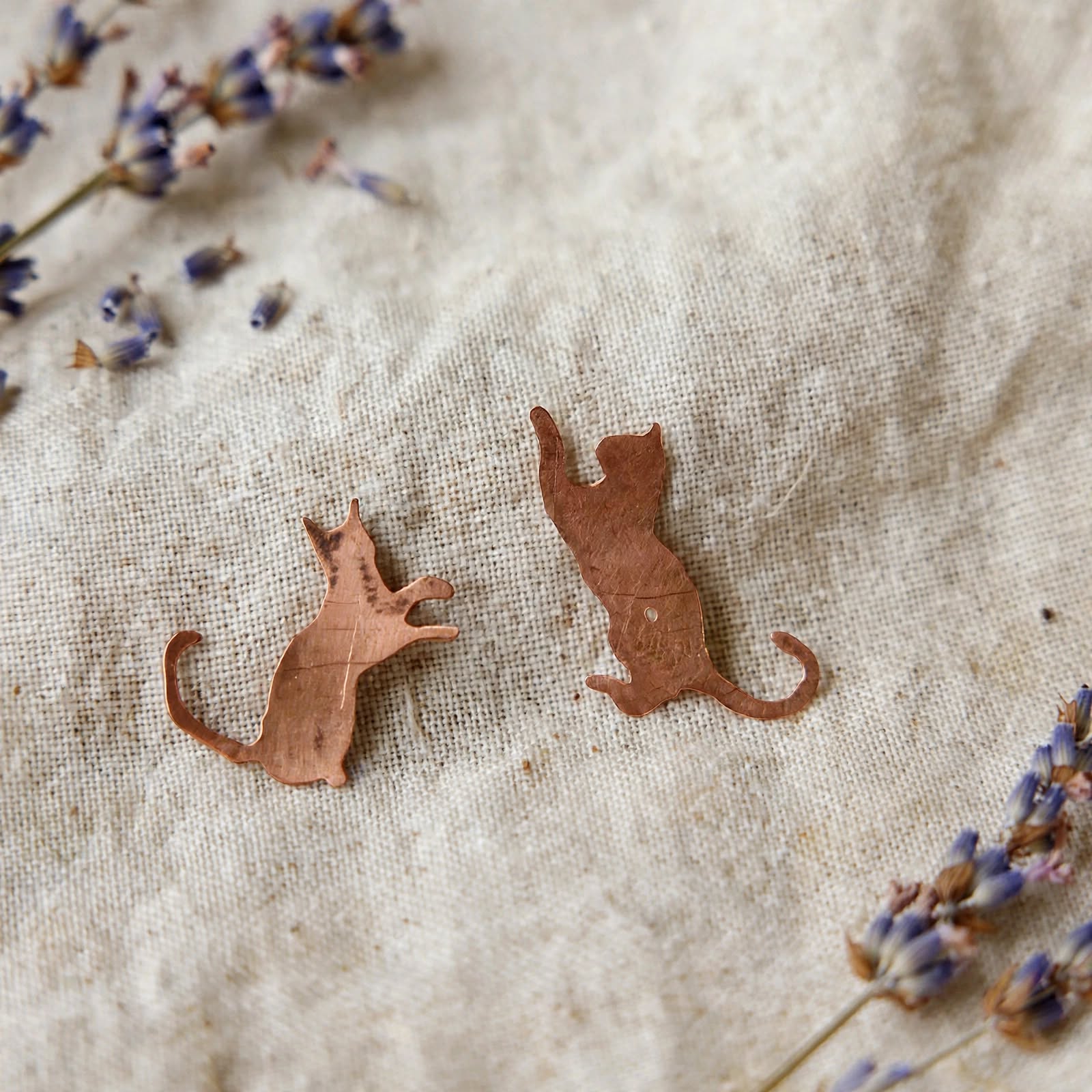 Boucles d’oreille tiges Filou – cuivre naturel – Image 5