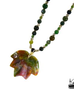 Collier artisanal Ysela en agate mousse et éléments argentés avec pendentif feuille d'automne.
