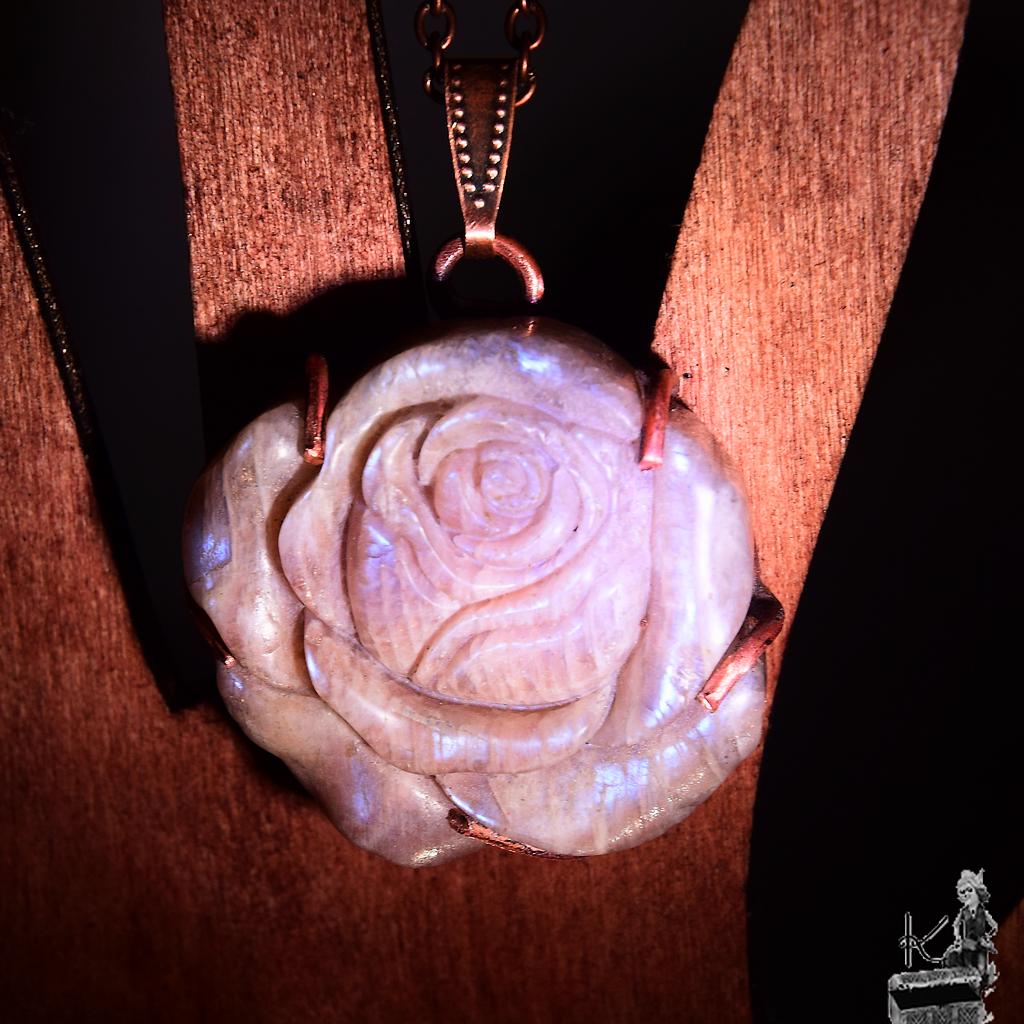 Pendentif Eglantine - pierre de lune sculptée main – Image 4