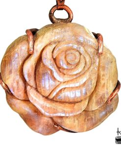 Pendentif Eglantine - pierre de lune sculptée main – Image 2
