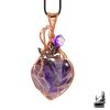 Pendentif artisanal Elowen avec cœur en améthyste véritable et wire wrapping en cuivre Le Trésor des Korriganes