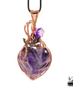 Pendentif artisanal Elowen avec cœur en améthyste véritable et wire wrapping en cuivre Le Trésor des Korriganes