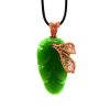 Pendentif Aelwen en jade vert sculpté en feuille avec bélière en cuivre tressé fait main.