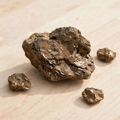 Pierre roulée de bronzite polie aux reflets marron et dorés pour la lithothérapie et l'ancrage